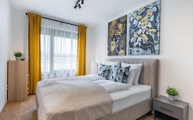Brand New Central Flat
